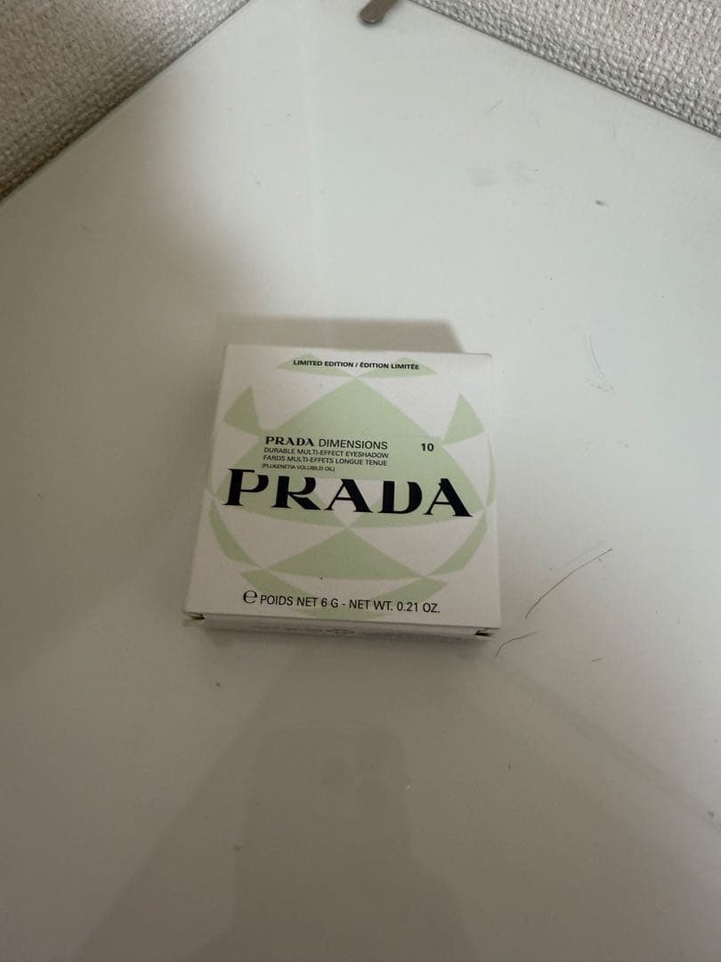 PRADA ダイメンションズマルチエフェクトアイシャドウ　OS 10