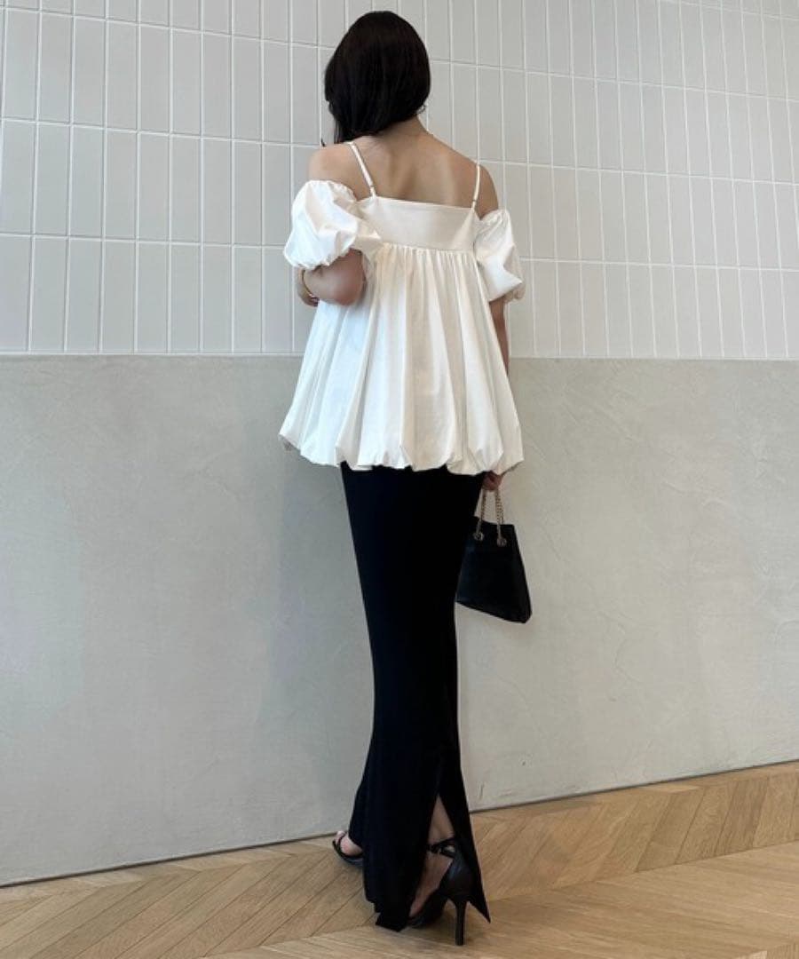 anuans オフショルダーバルーンキャミソール