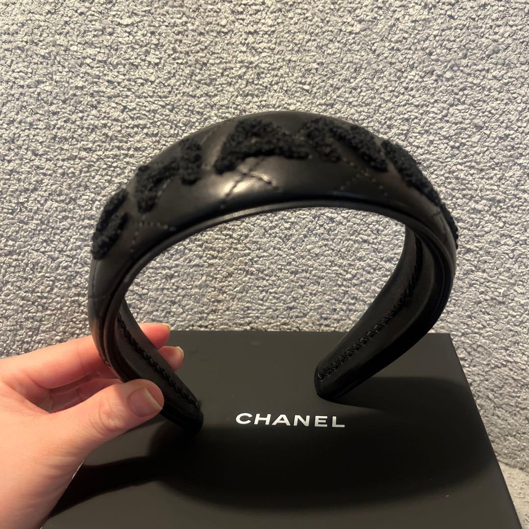 CHANEL ブラックレザー ヘアバンド
