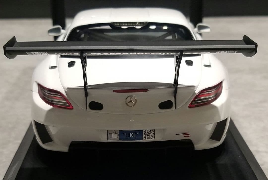 【レア美品】ミニチャンプス 1/18 メルセデスベンツ SLS AMG GT3
