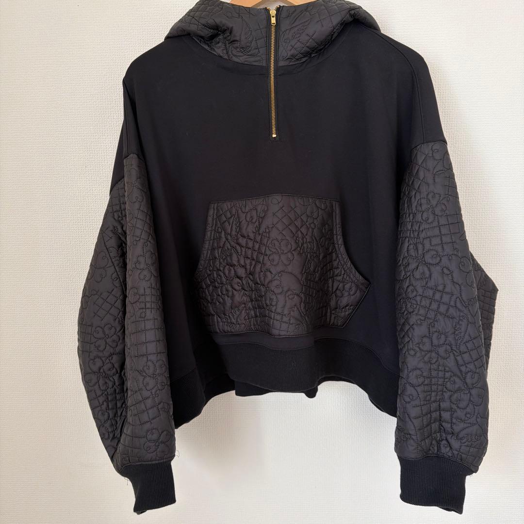 ロージーモンスター　ブラックフード付きパーカー