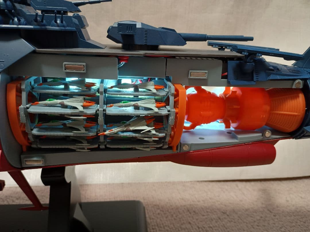 アシェット宇宙戦艦ヤマト2202完成品アクリルケース付き