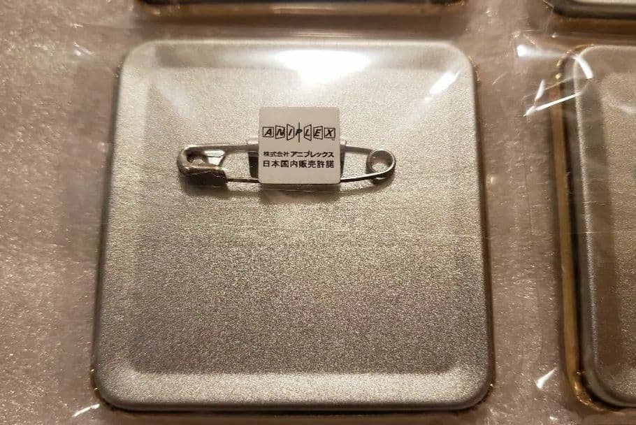 鬼滅の刃　ダイニング　缶バッジ　義勇　しのぶ　実弥