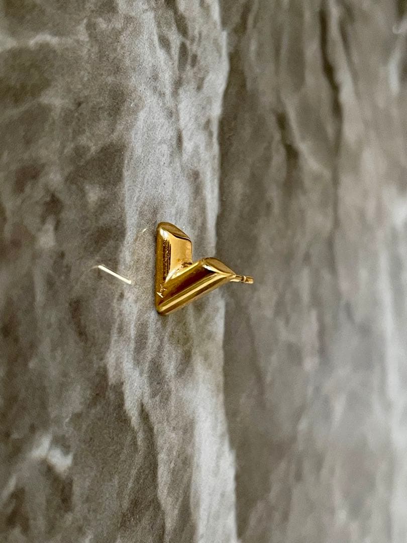 正規品 ルイヴィトン LV 片耳ピアス エッセンシャルV