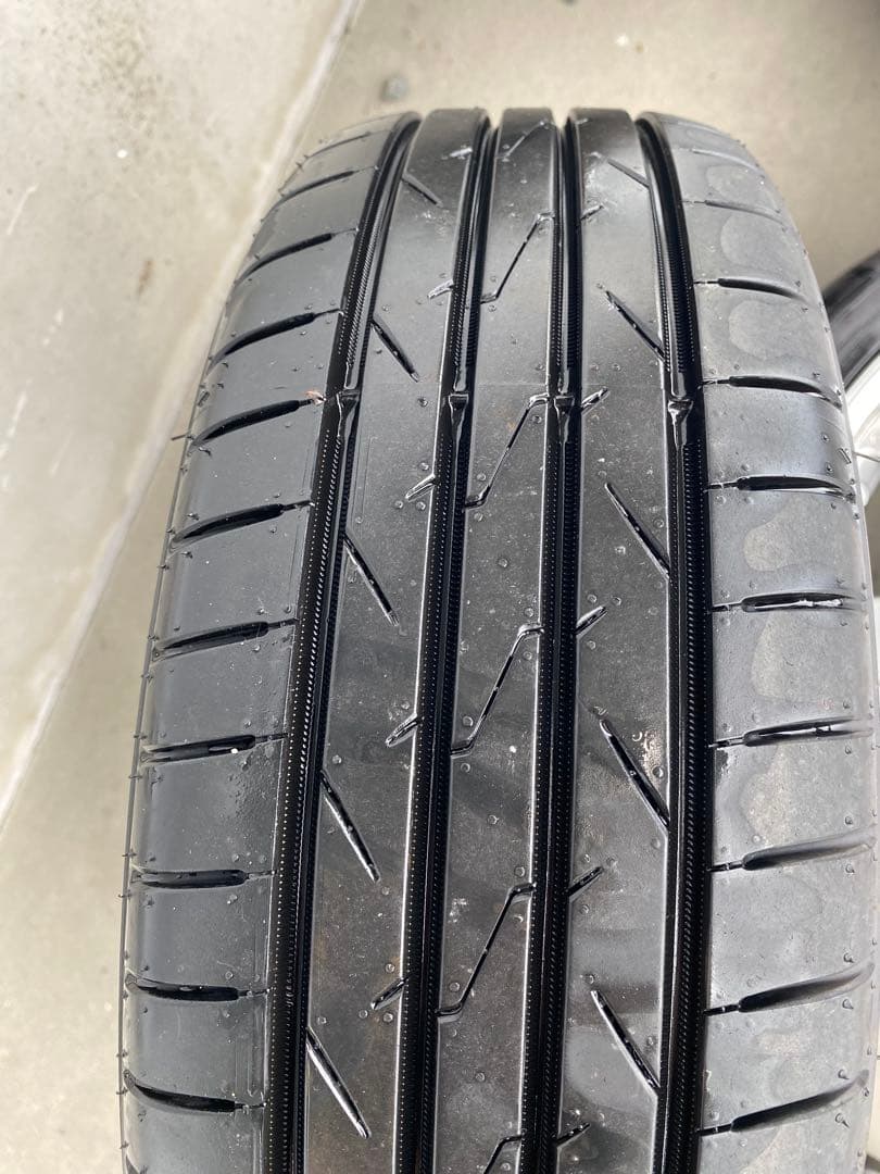 シャレン　15インチ　4穴　ほぼ新品タイヤ付き