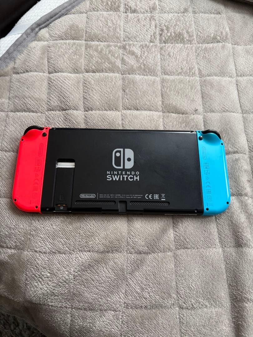 Switch本体　箱無し　後ろの立てかけるとこが取れています