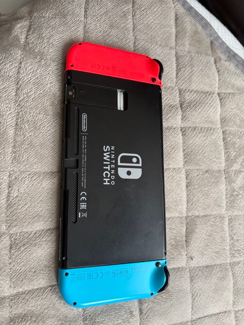 Switch本体　箱無し　後ろの立てかけるとこが取れています