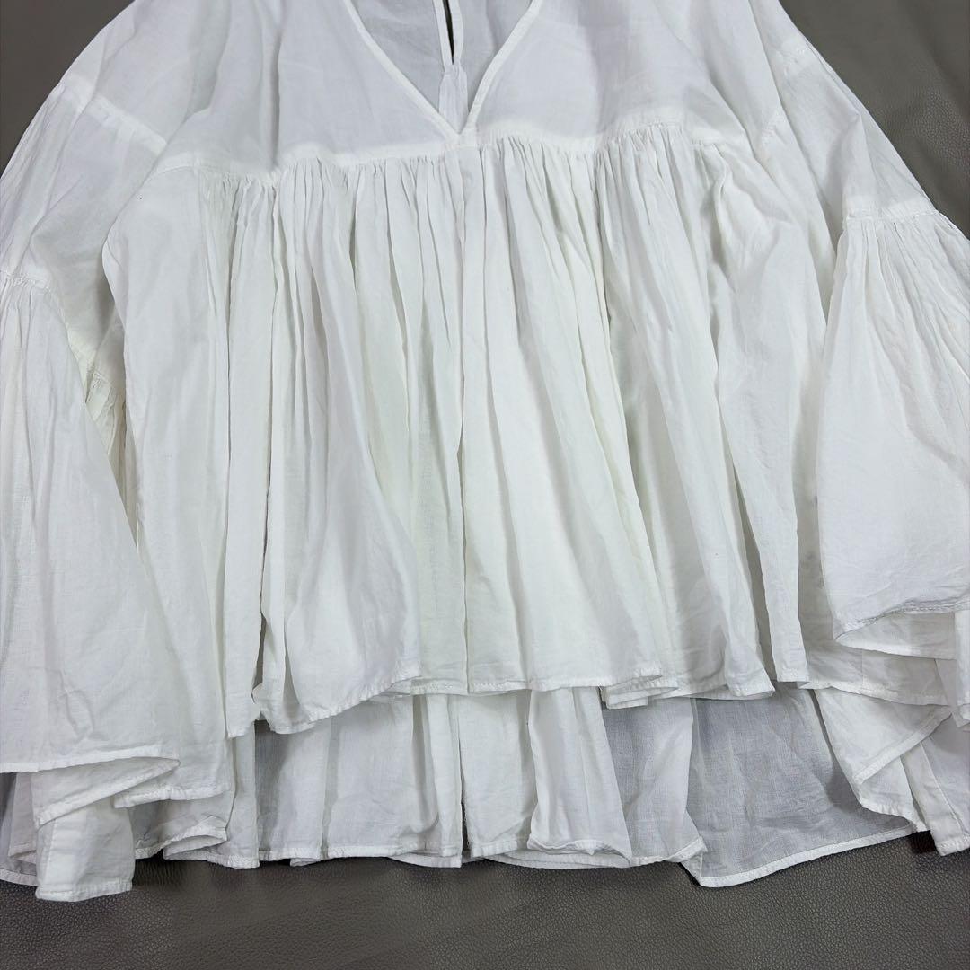 ウィムガゼット THE PAUSE ギャザーフレア Vネック ブラウス ホワイト