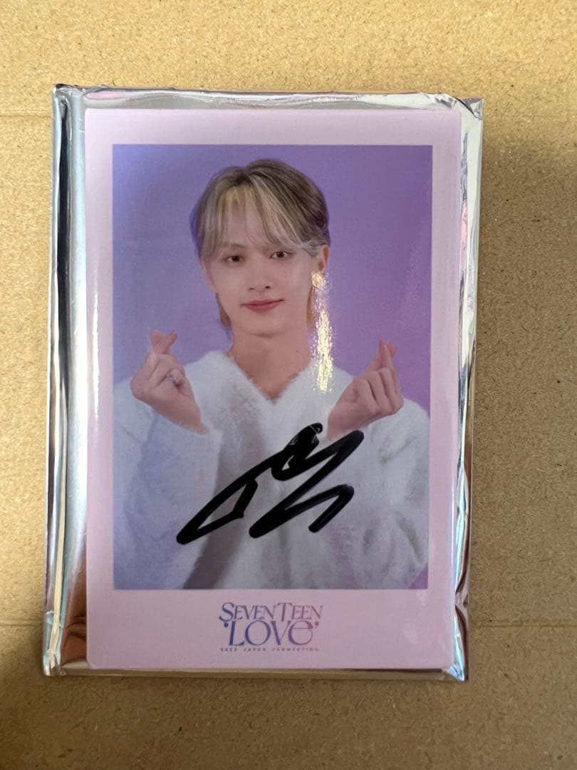 SEVENTEEN ジュン サイン入り缶バッジ