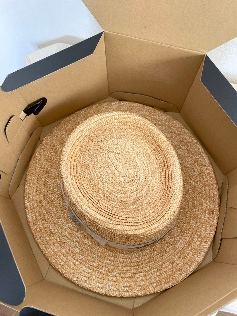 【新品未使用】箱付poritrie さん刺繍リボンむぎわら帽子