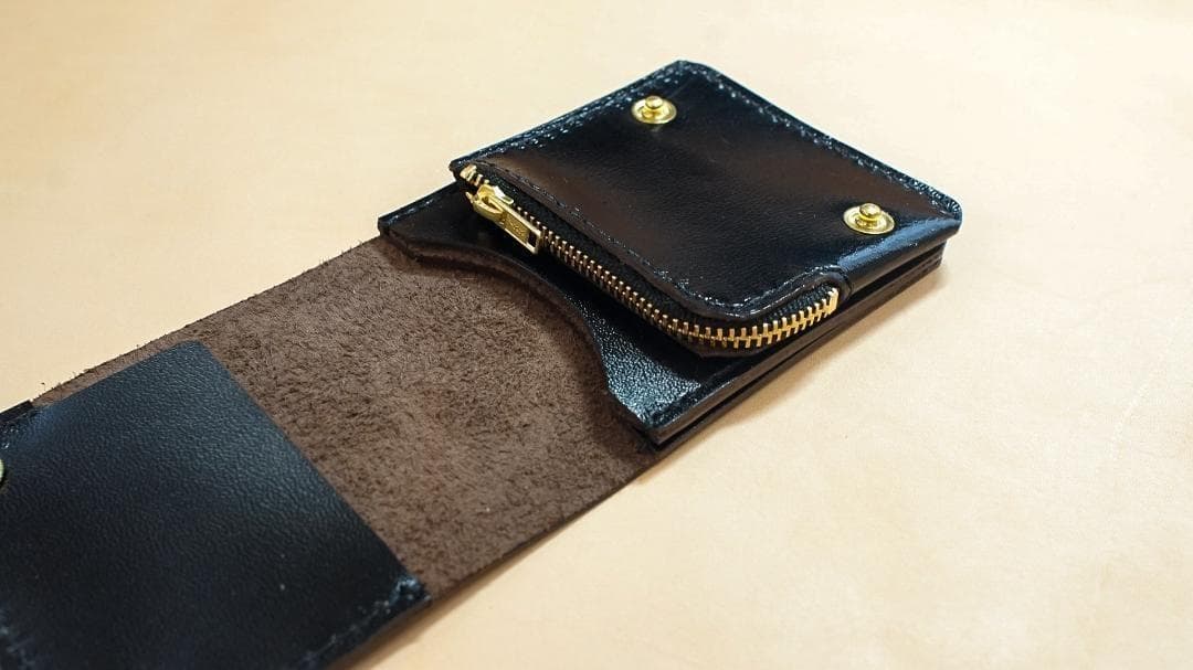 スマートトラッカーウォレット　タンニン鞣し　ブラック　茶芯　馬革手縫い