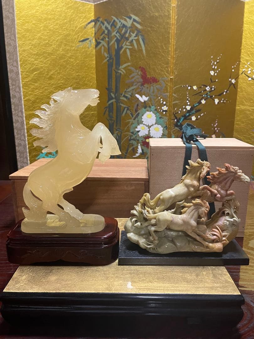 翡翠と石の馬のセット