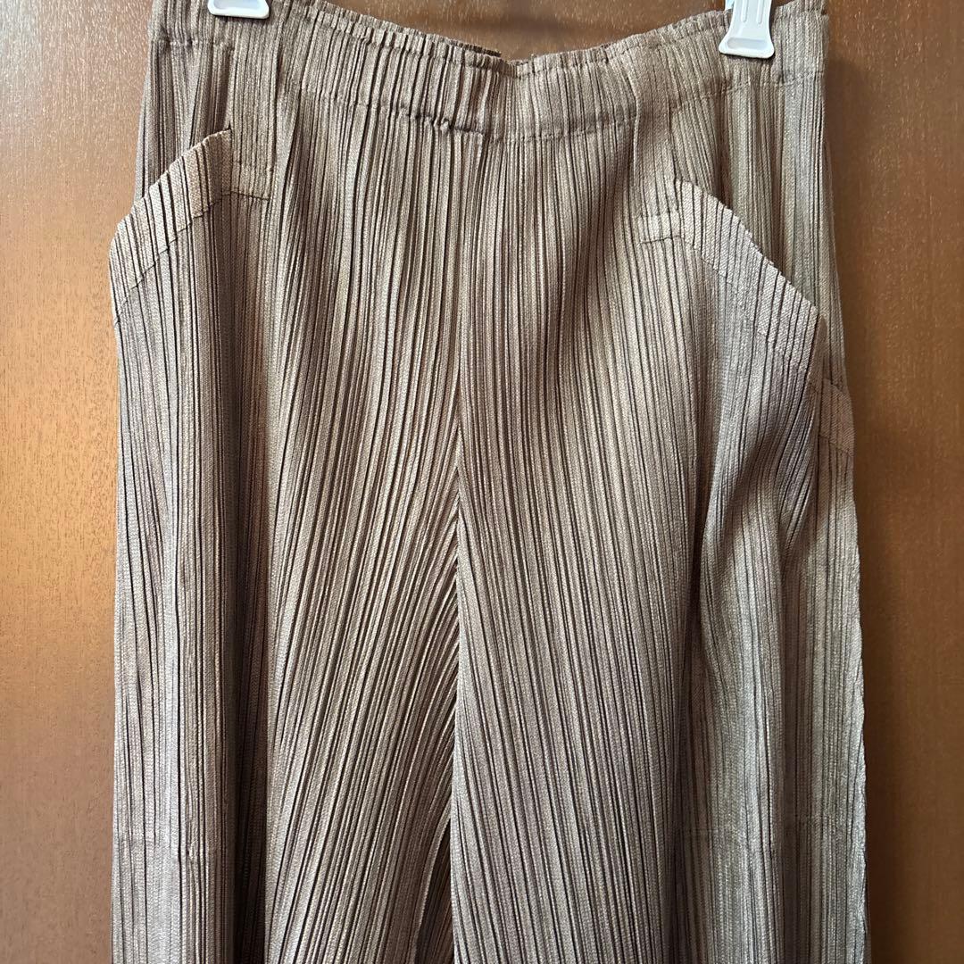 【美品】PLEATS PLEASE イッセイミヤケ パンツ　サイズ3
