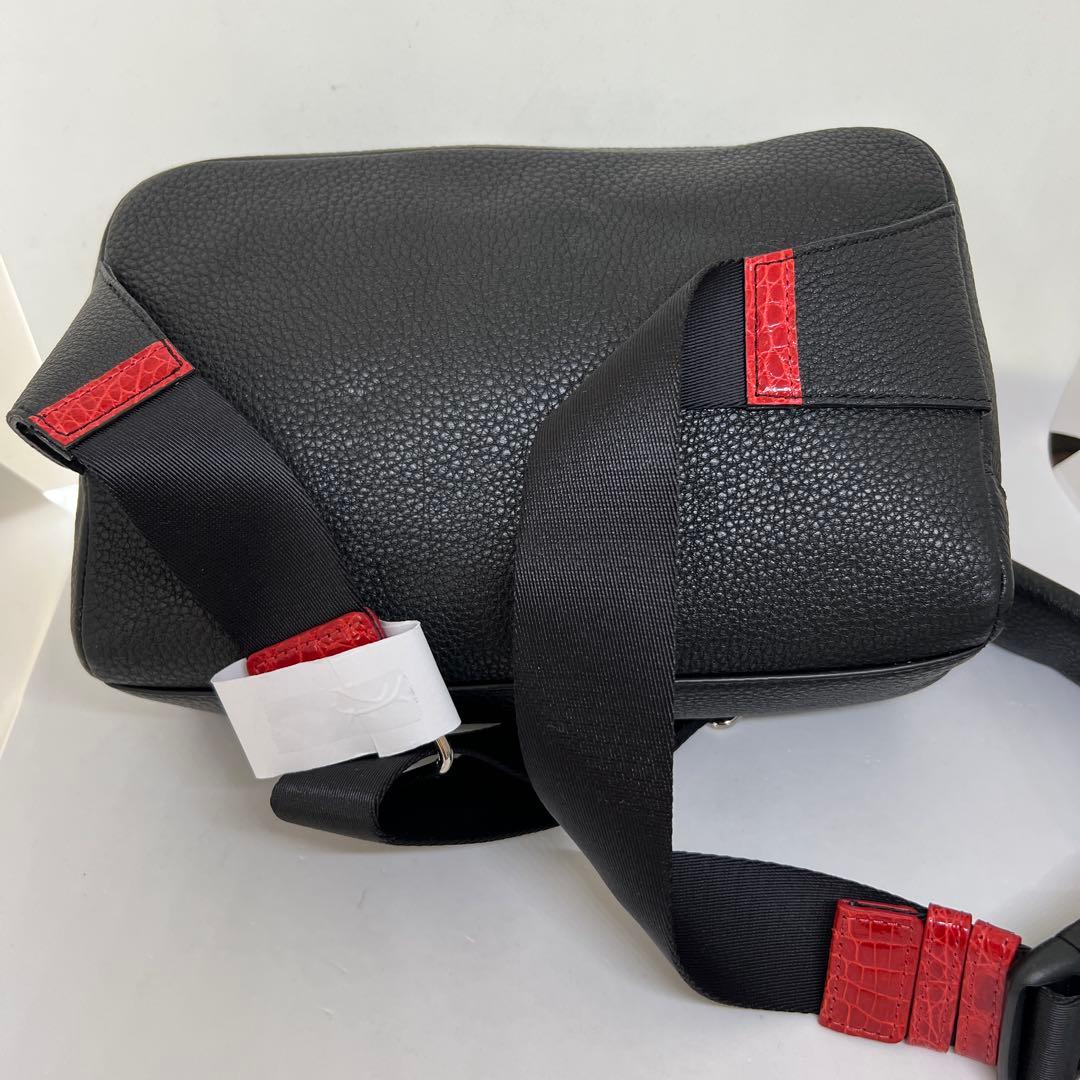 新品　男女兼用　クロコダイルアクセント 本革ボディバッグ