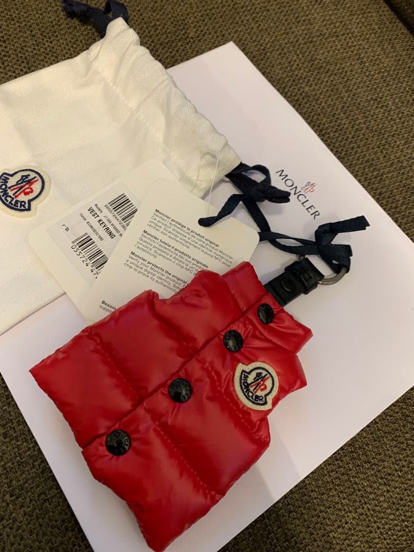 MONCLER ダウンベスト　キーリング　レッド