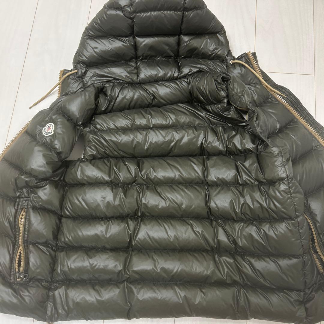 MONCLER フード付きダウンベスト オリーブグリーン　hry26
