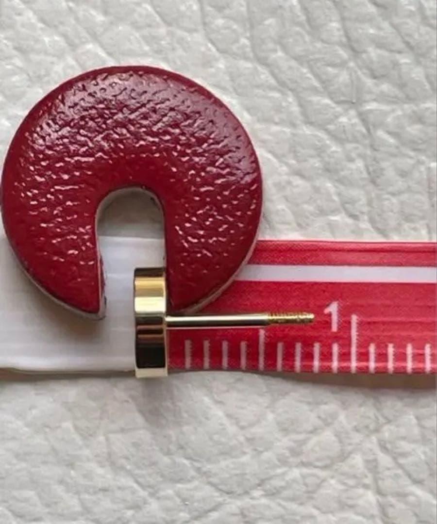 カルティエ　ラブ　LOVE シングルピアス　K18 イエローゴールド　片耳