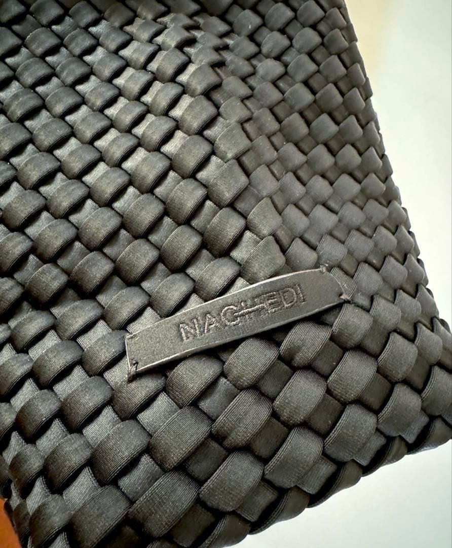 ♥️新品未使用♥️ NAGHEDI ナゲディ クロスボディバッグ ショルダー 軽量