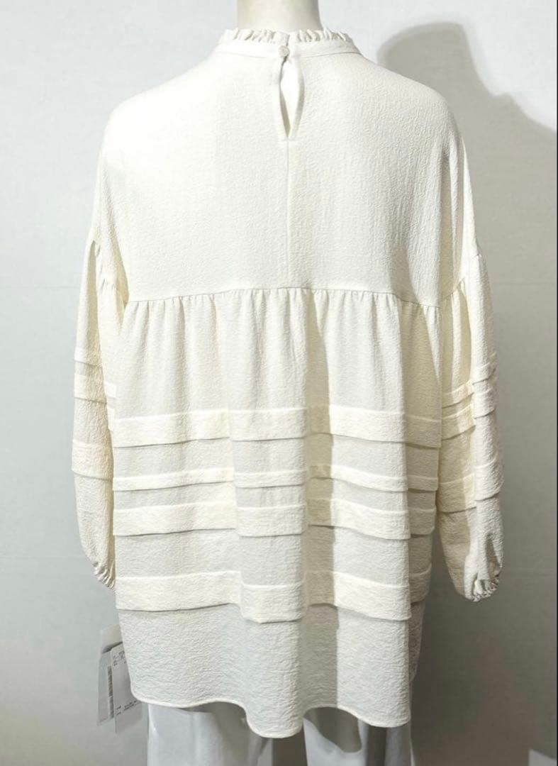 【新品】定価44,000円　レリアン　フリルチュニックブラウス　アイボリー11号
