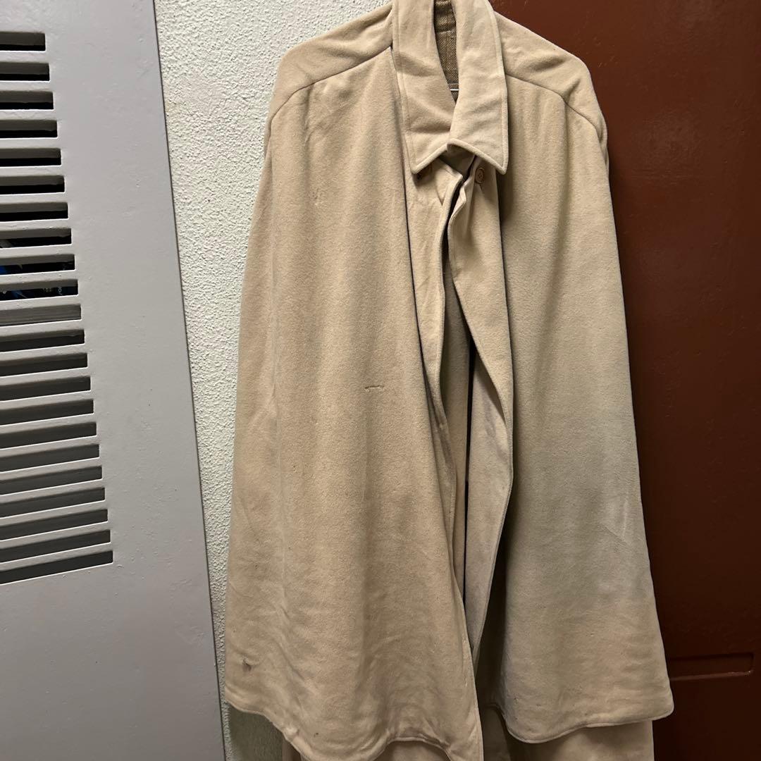 Arnysマントフランス語dans