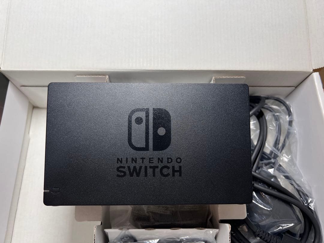 【完動品】Nintendo Switch 本体、付属品完備、おまけ付き