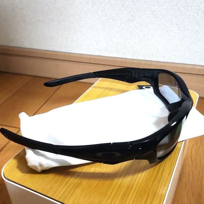 オークリーブラックサングラス 専用ケース付き