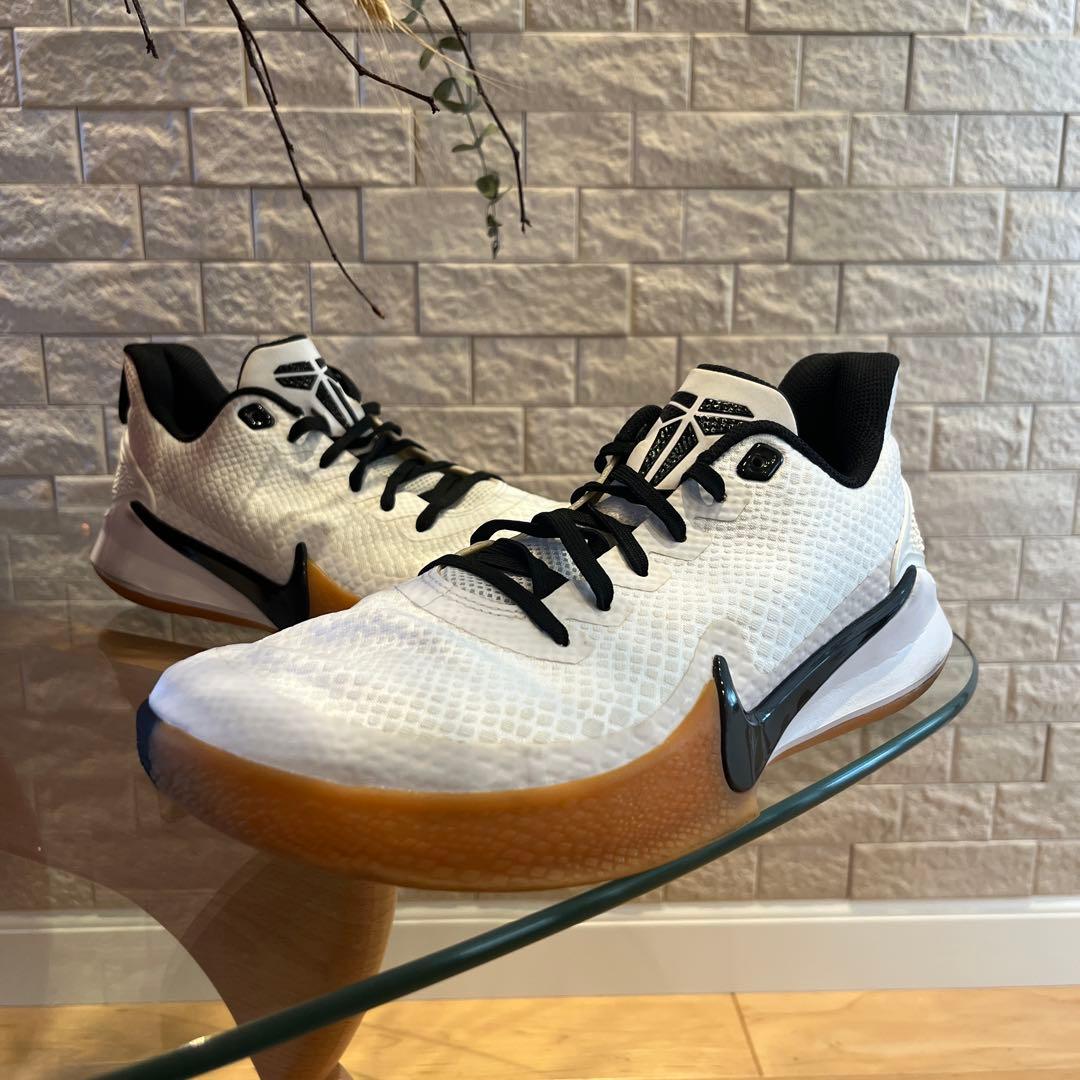 美品　NIKE KOBE MAMBA FOCUS size27.5