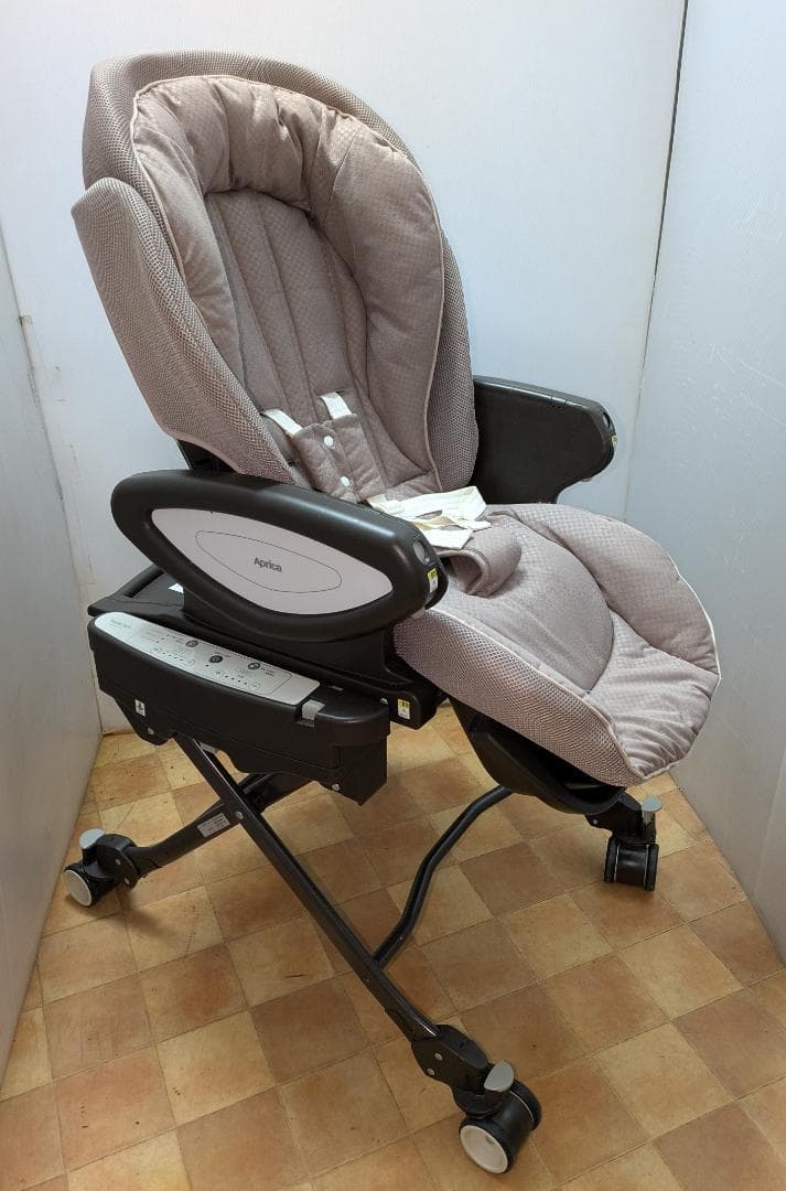 綺麗/ユラリズムオート/アップリカ電動ラック/新生児～４８カ月/洗濯済