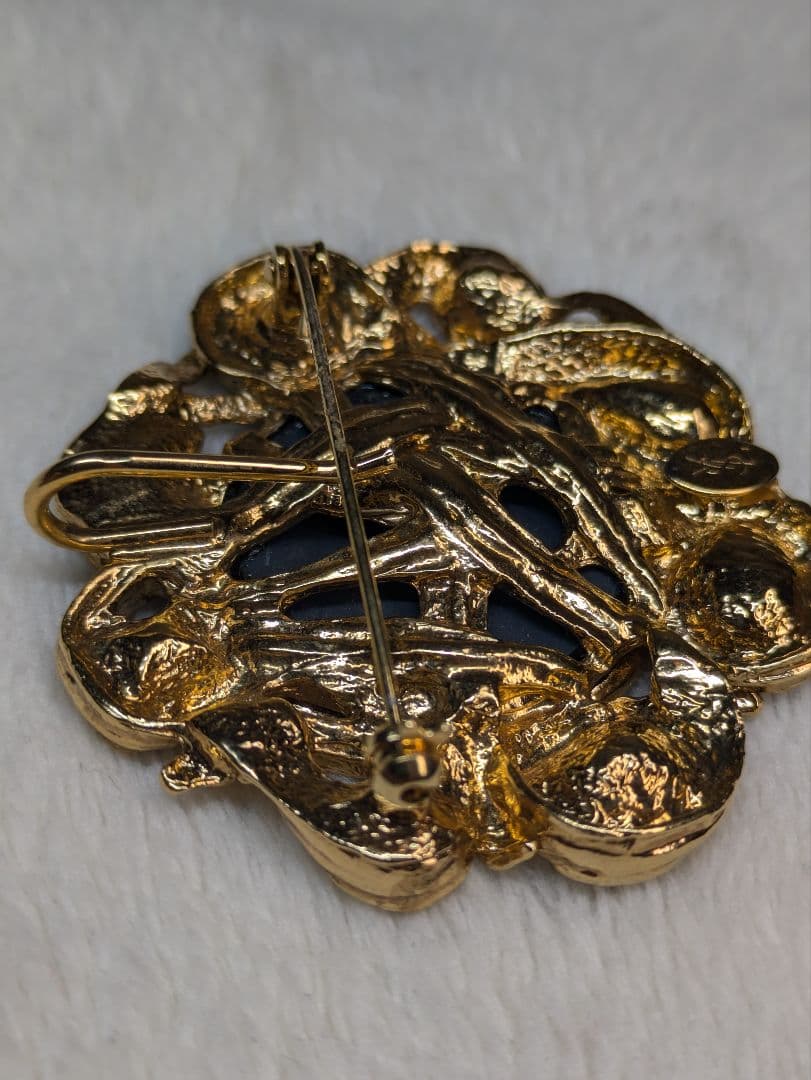 イヴ・サンローラン　ヴィンテージ　ブローチ　ペンダントトップ　グリポア