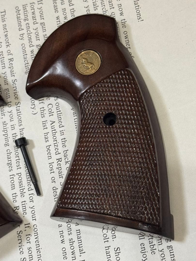 【実物】コルト社純正 パイソン 3rd 前期 空箱・木製グリップ スクリュー他