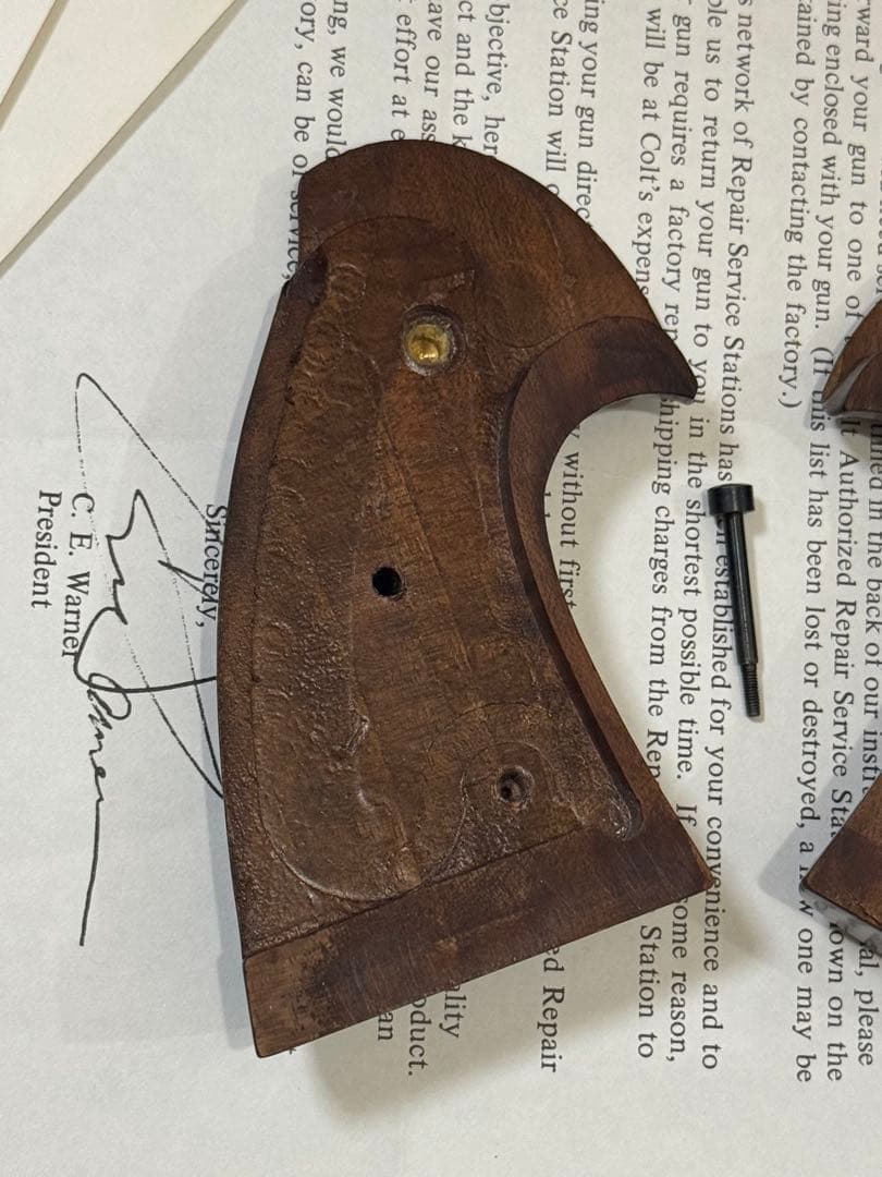 【実物】コルト社純正 パイソン 3rd 前期 空箱・木製グリップ スクリュー他