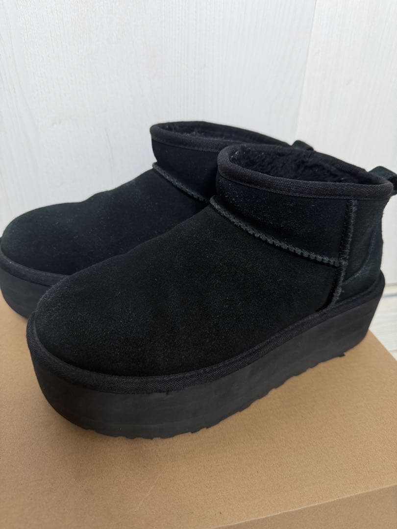 UGG クラシックウルトラミニ　プラットフォーム 黒 US6 JP24
