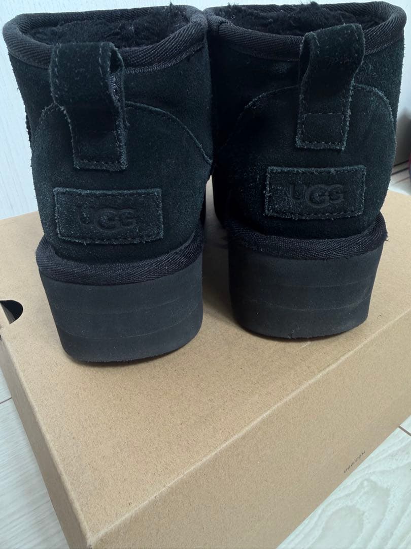 UGG クラシックウルトラミニ　プラットフォーム 黒 US6 JP24
