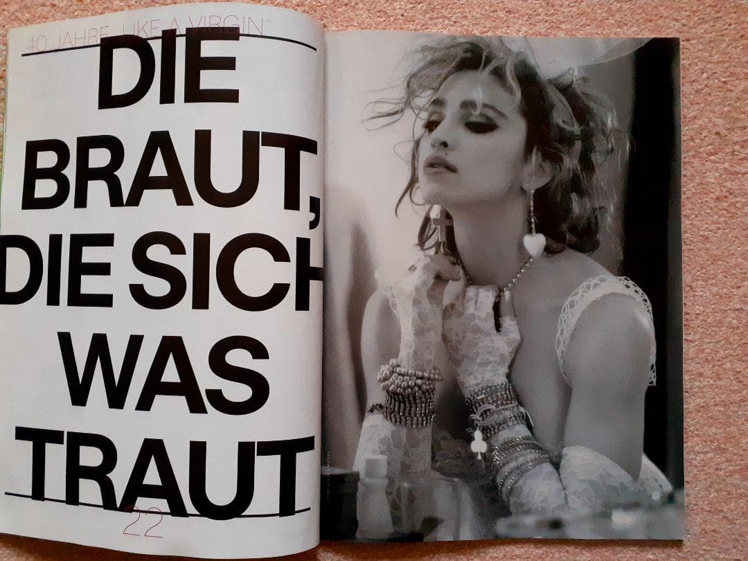 マドンナ　LIKE A VIRGIN 発売４０周年記念　雑誌 + レコード