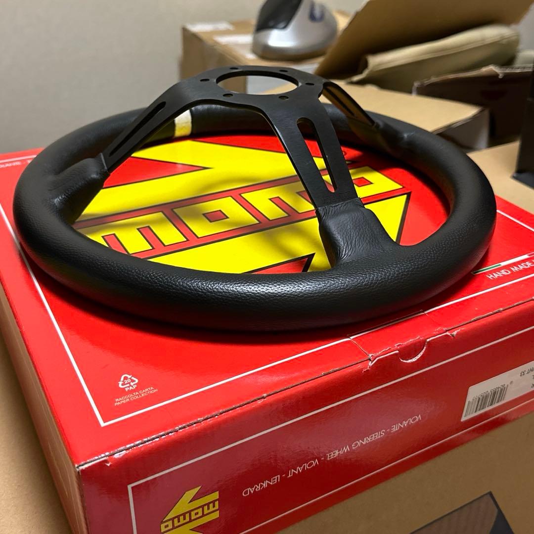 momo スポーツステアリング フルスピード