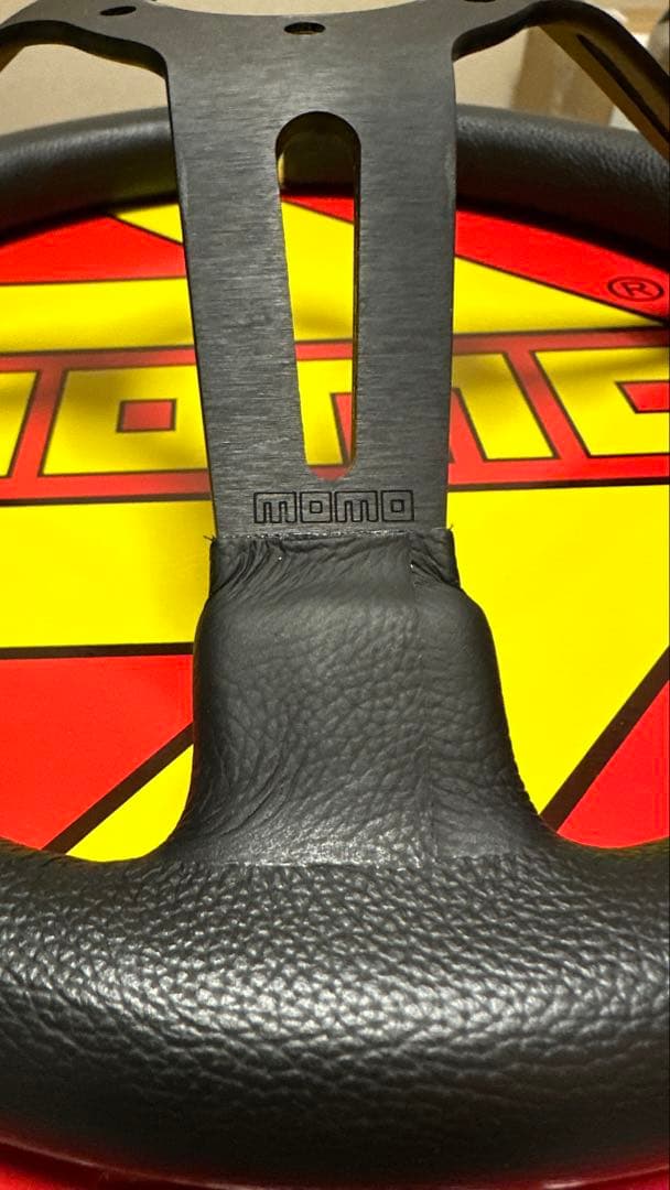 momo スポーツステアリング フルスピード