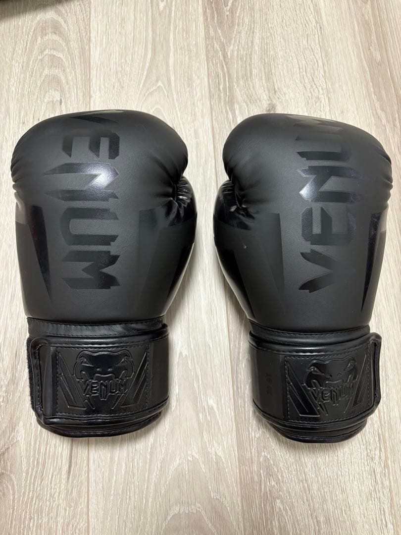 Venum ボクシンググローブ ブラック　16オンス