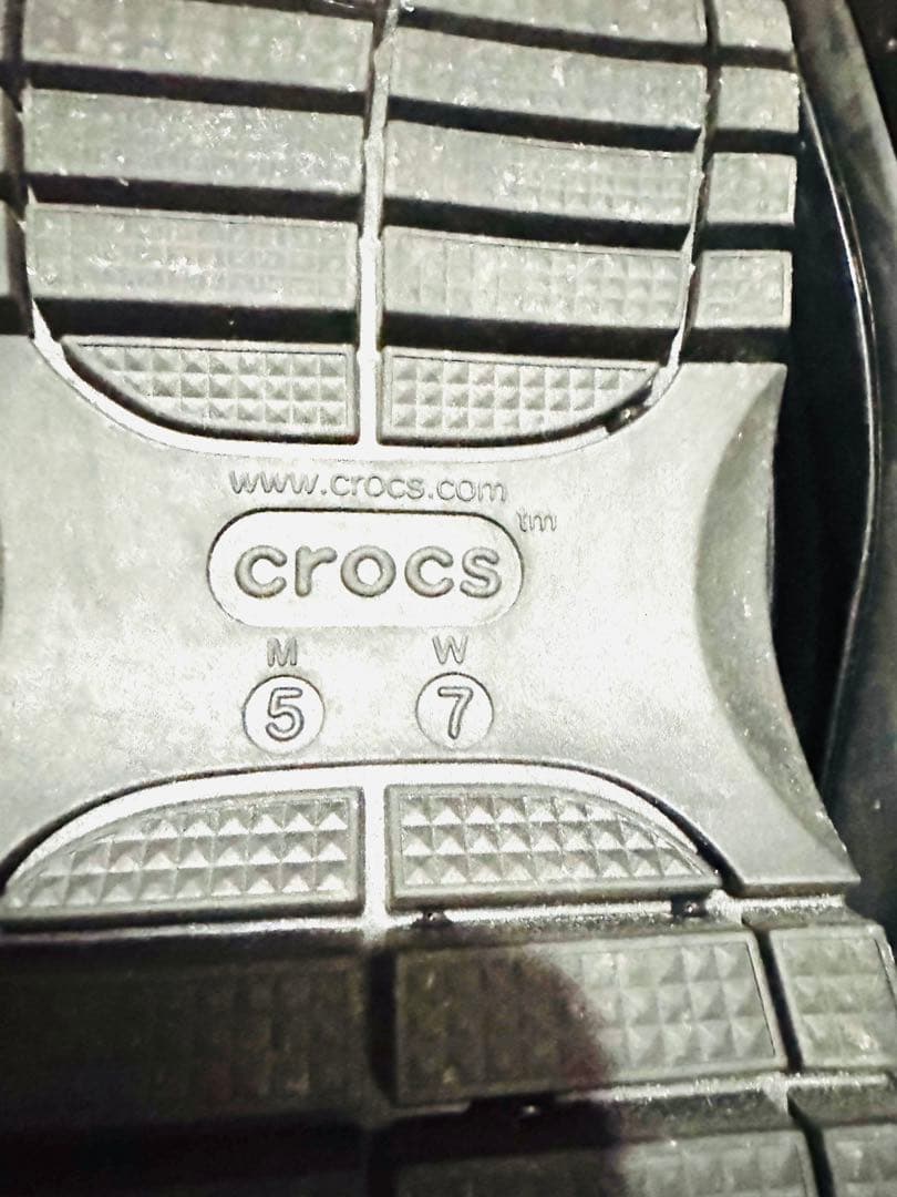美品✨CROCS メガクラッシュ　M5/W7 店舗限定スタッズ 厚底サンダル♪