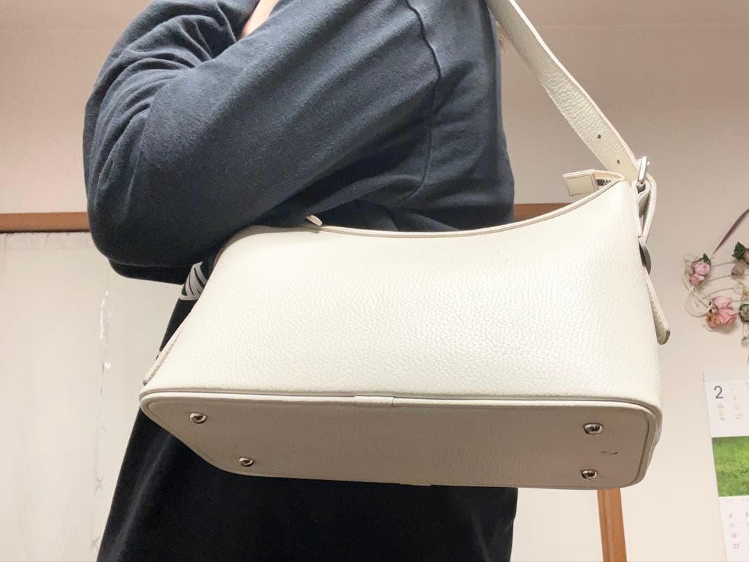 【りょう55】BURBERRY ホワイトレザー ショルダーバッグ