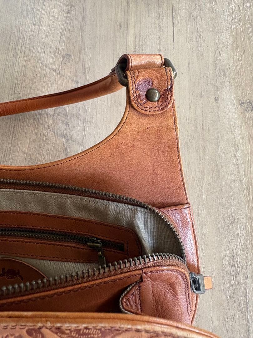 最終値下げ！ディーゼル　花柄型押し革バッグ　希少品