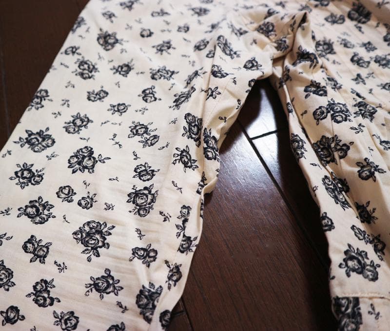 ワンダフルワールド♡モノトーンバラ♡ピンタックデザインのワンピース