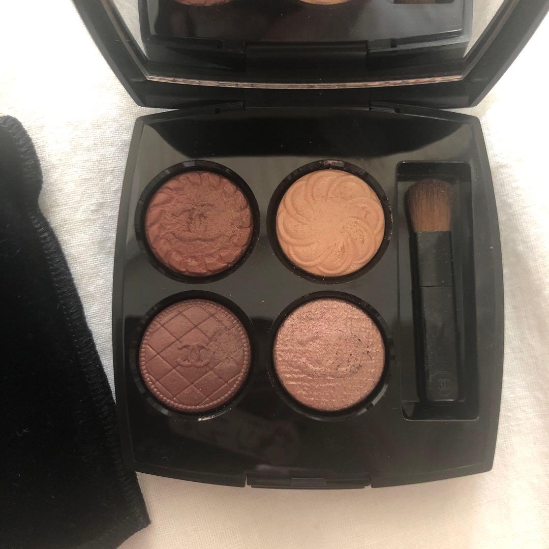 Chanel レ キャトル オンブル ブトン 219