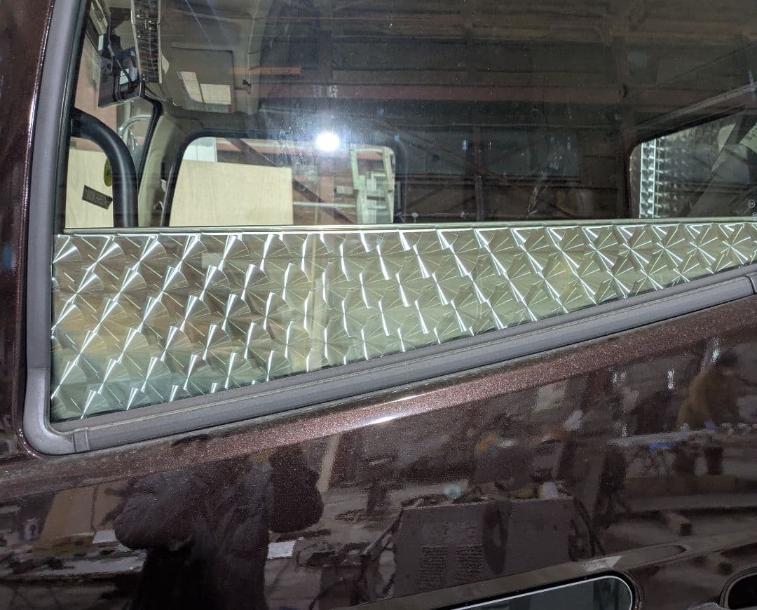 新型17プロフィア、17レンジャー　ウィンドウパネル　ウロコステンレス　デコトラ