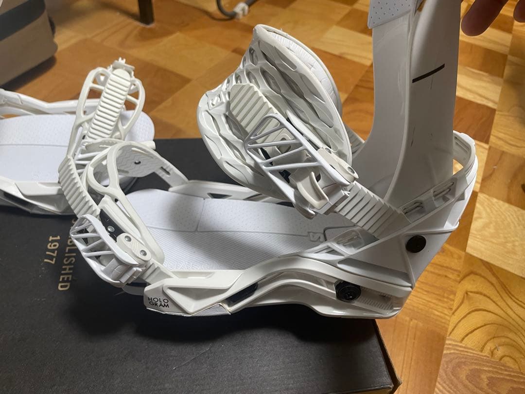 Salomon HOLOGRAM M サイズ