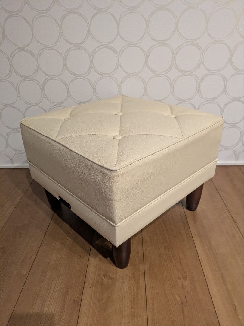 【カリモク60】 1人掛けソファ + オットマン セット Kチェア アイボリー