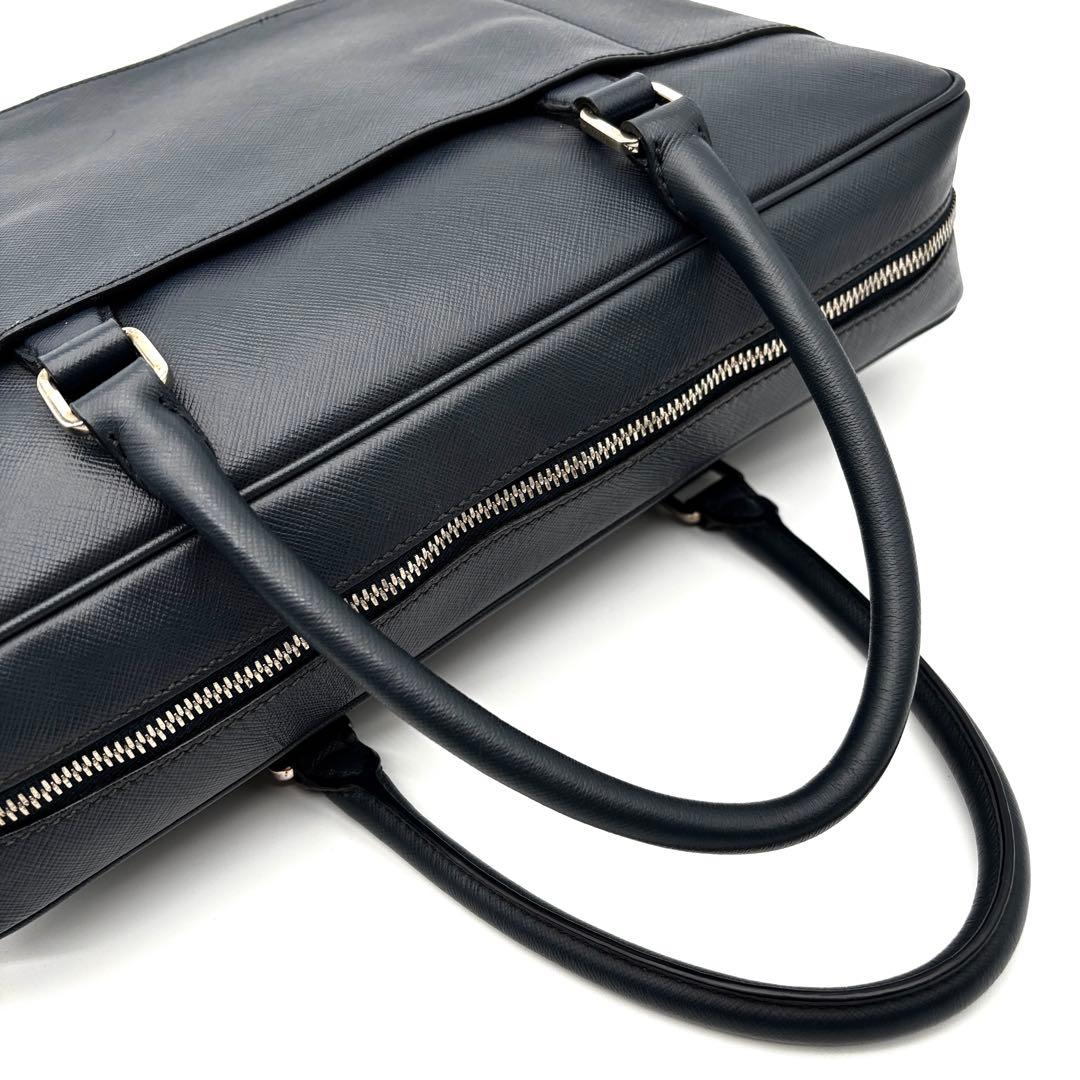 美品 プラダ ビジネスバッグ サフィアーノレザー 三角ロゴ 白タグ ネイビー