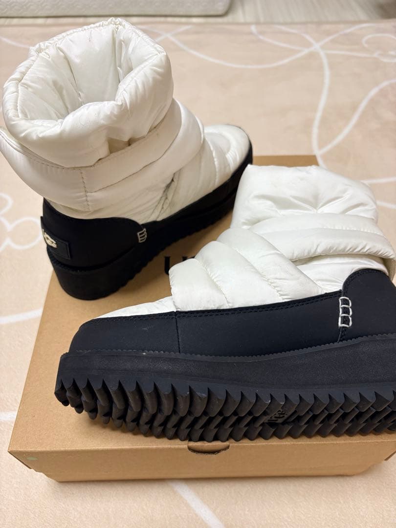 UGG ダウンブーツホワイト　美品