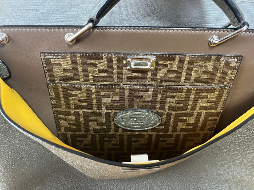 Fendi ピーカブー　グレー／イエロー　メンズバッグ