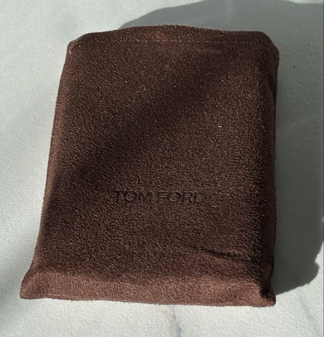 トムフォード　シェイドアンドイルミネイトハイライティングデュオ　ムードライト