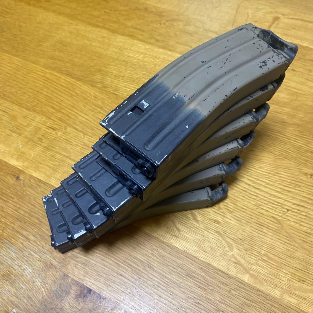 東京マルイ次世代電動ガン　M4系ノーマルマガジン　カスタムバンパー付き